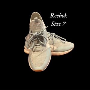 REEBOK BABY BLUE SNEAKERS WOMENS SIZE 7 GENTLY WORN